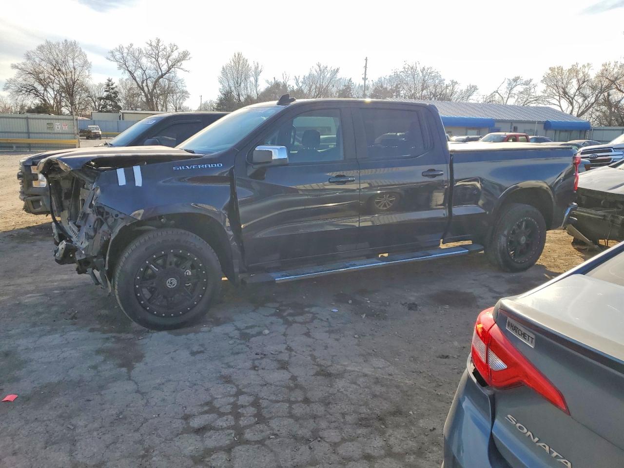 Salvage Chevrolet Silverado Image