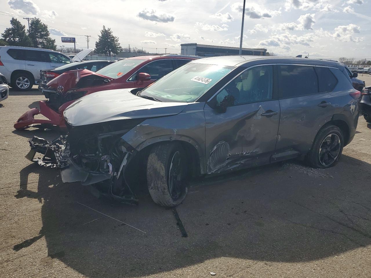 Salvage Nissan Rogue Image