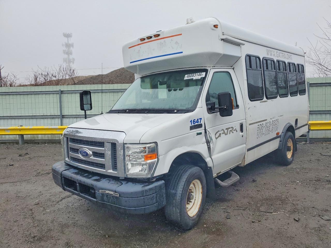 Ford Econoline E350 Super Duty Cutaway Van