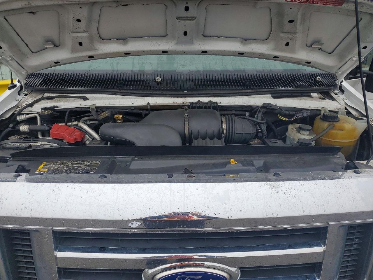 Ford Econoline E350 Super Duty Cutaway Van