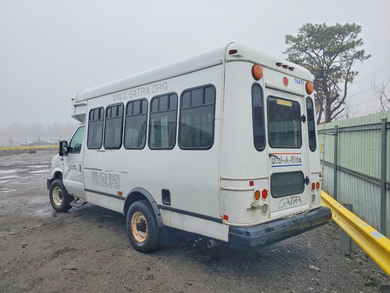 Ford Econoline E350 Super Duty Cutaway Van
