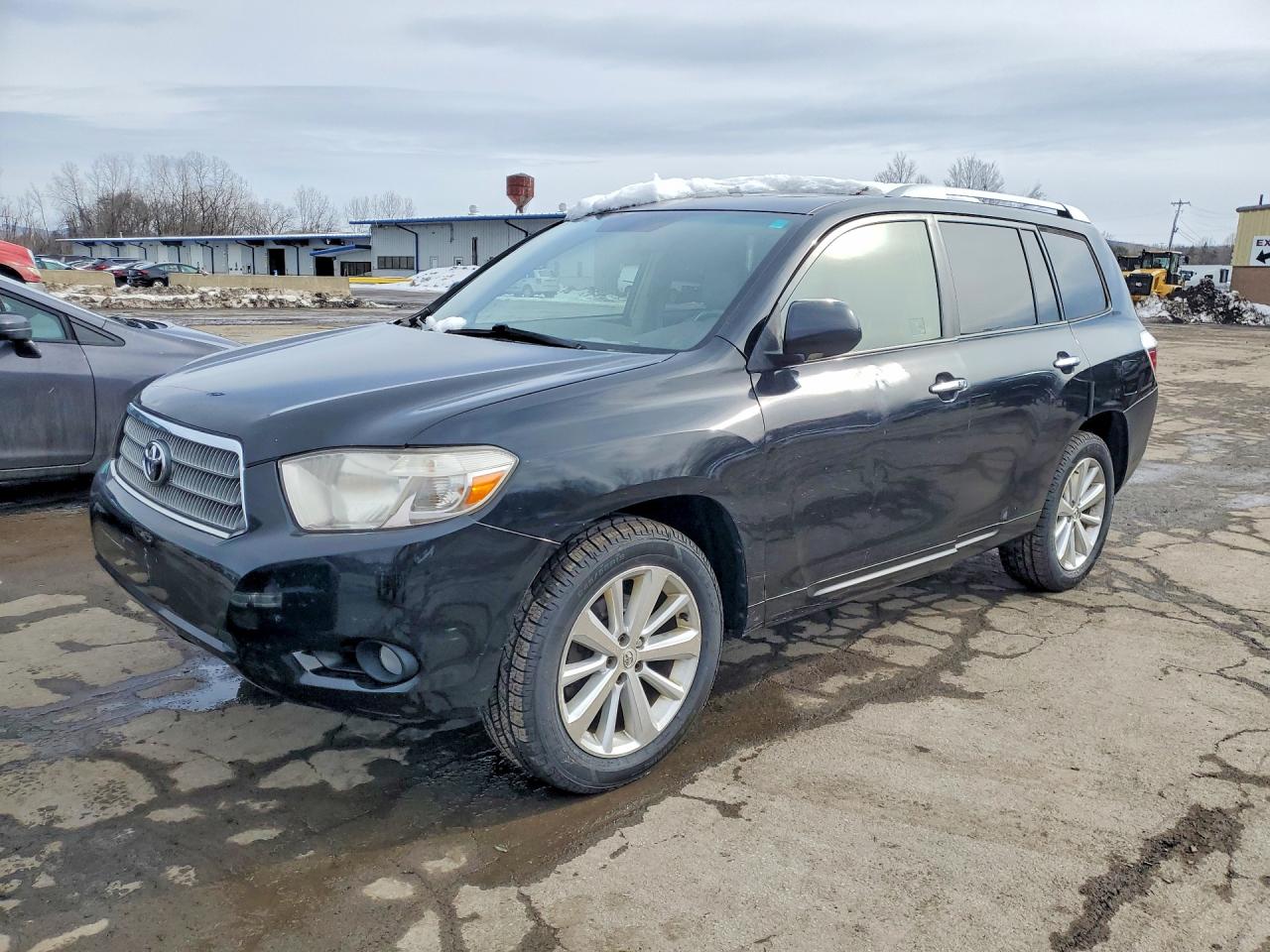 Salvage Toyota Highlander Image