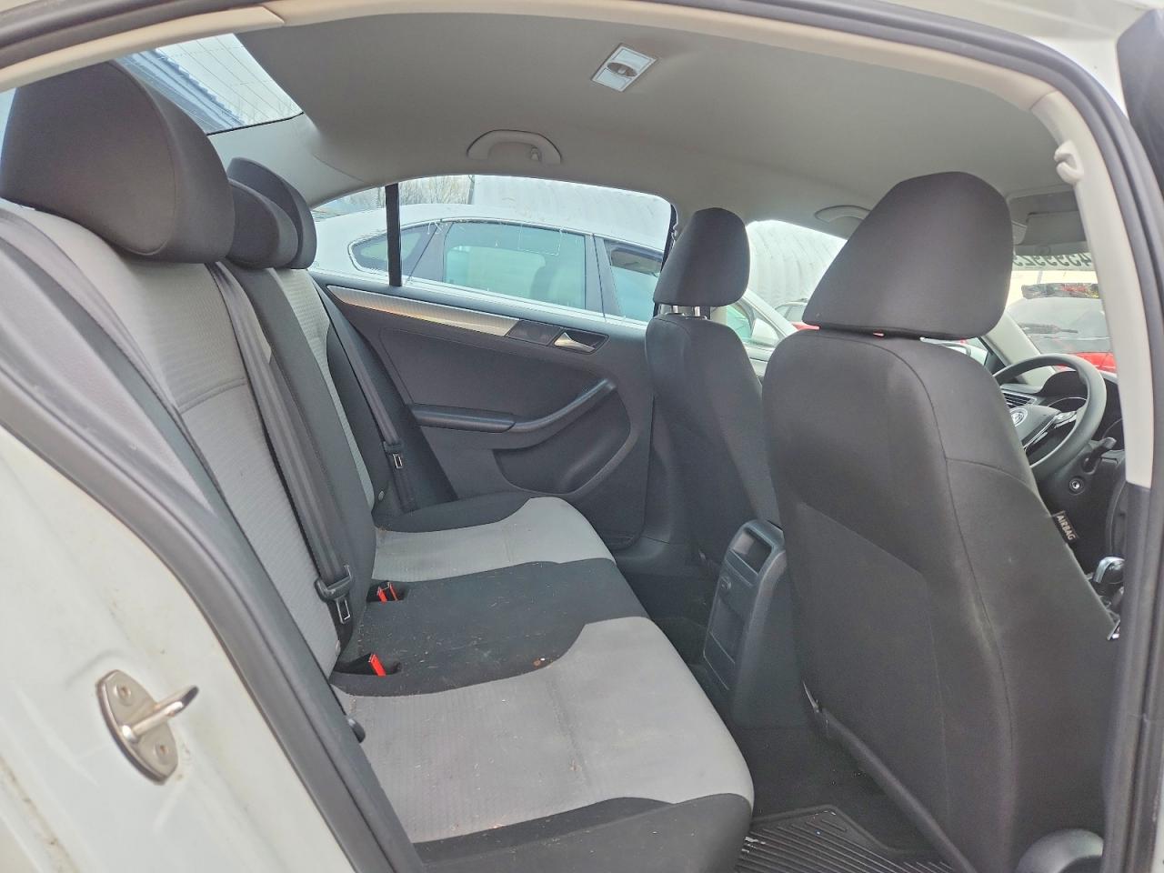 Volkswagen Jetta S