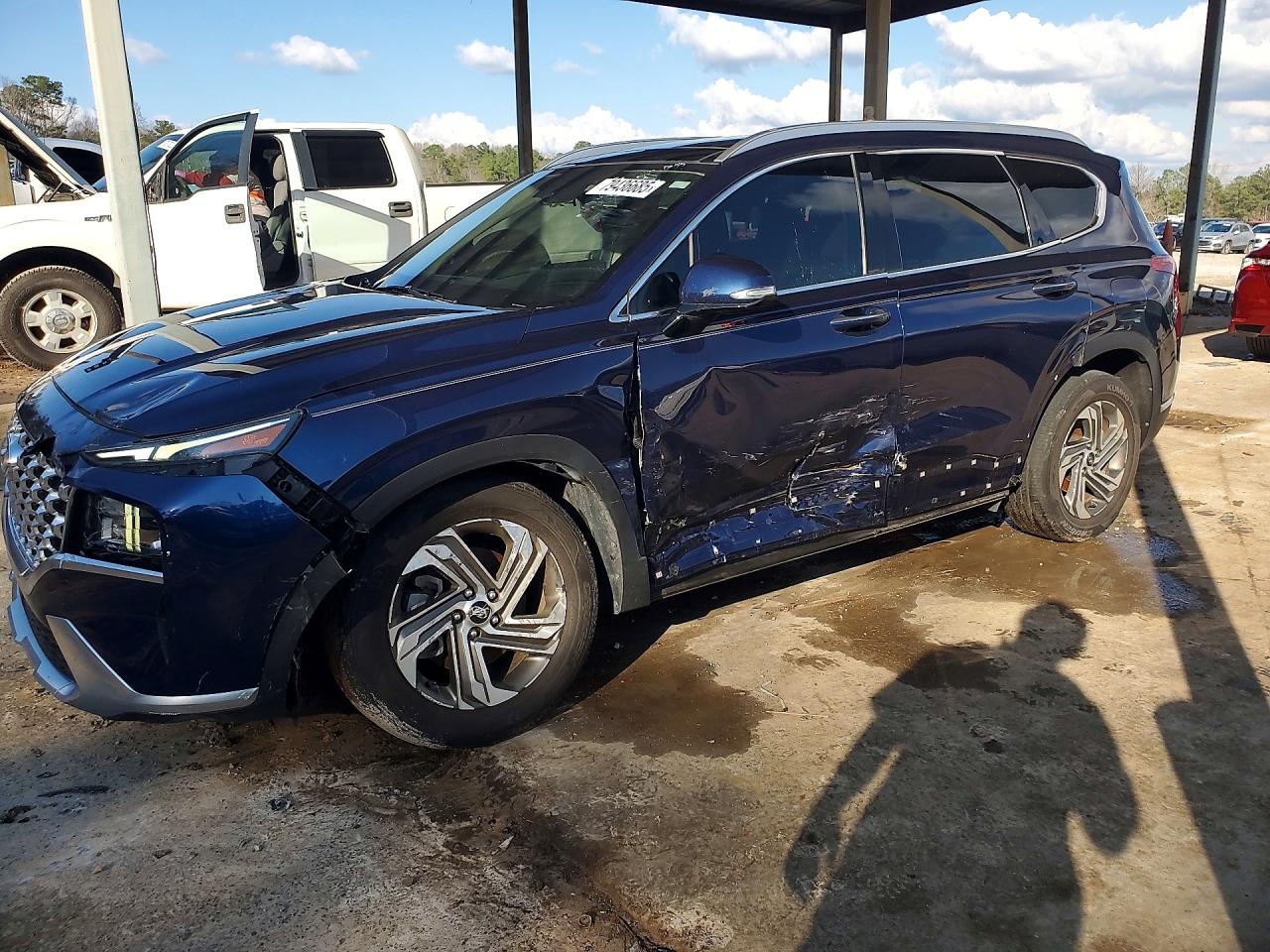 Salvage Hyundai SANTA FE Image