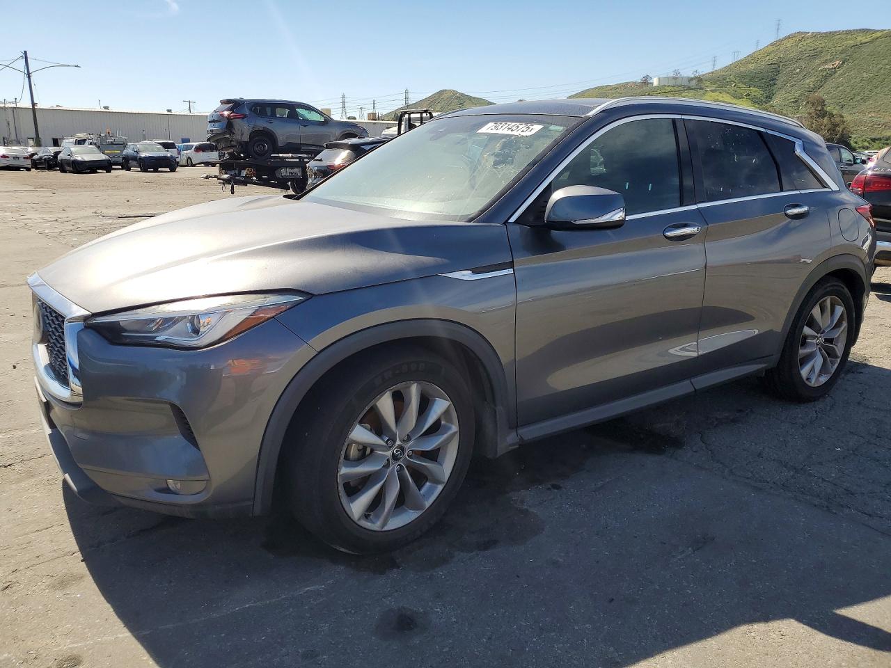 Salvage INFINITI Qx Image