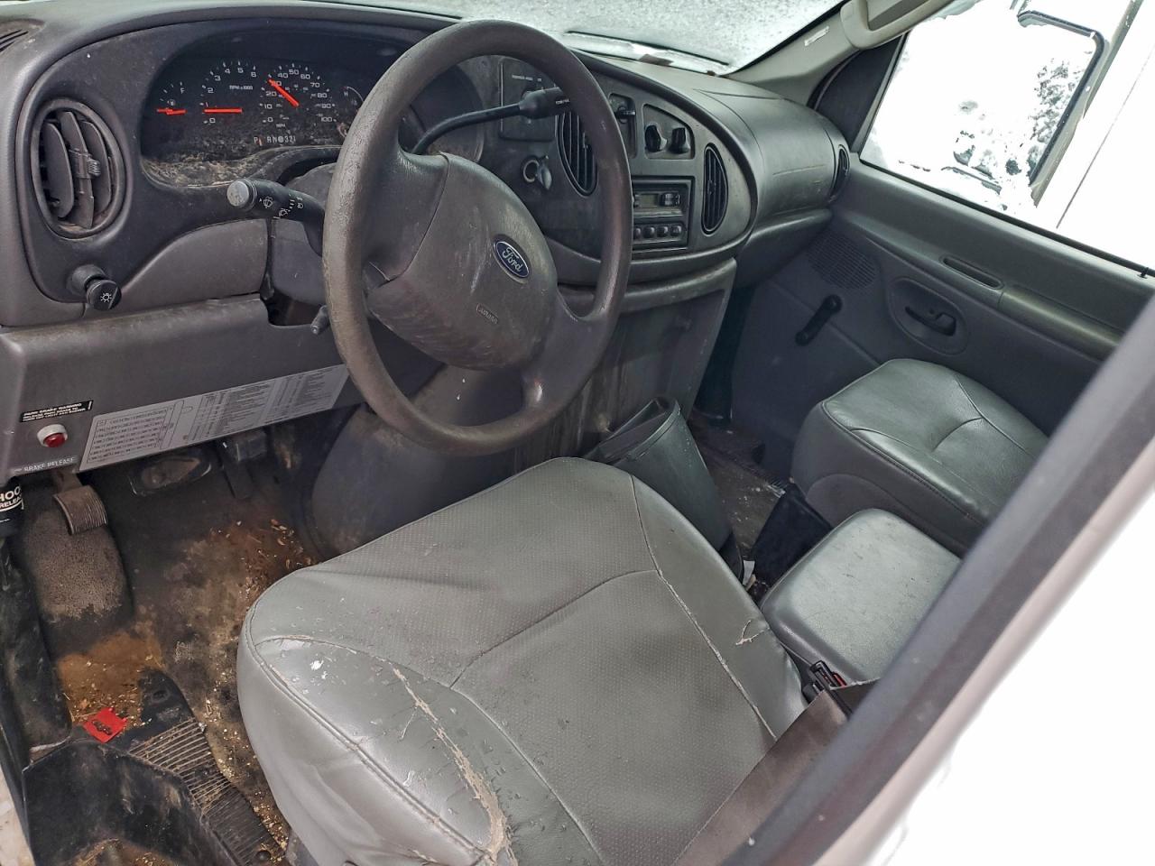 Ford Econoline E450 Super Duty Cutaway Van