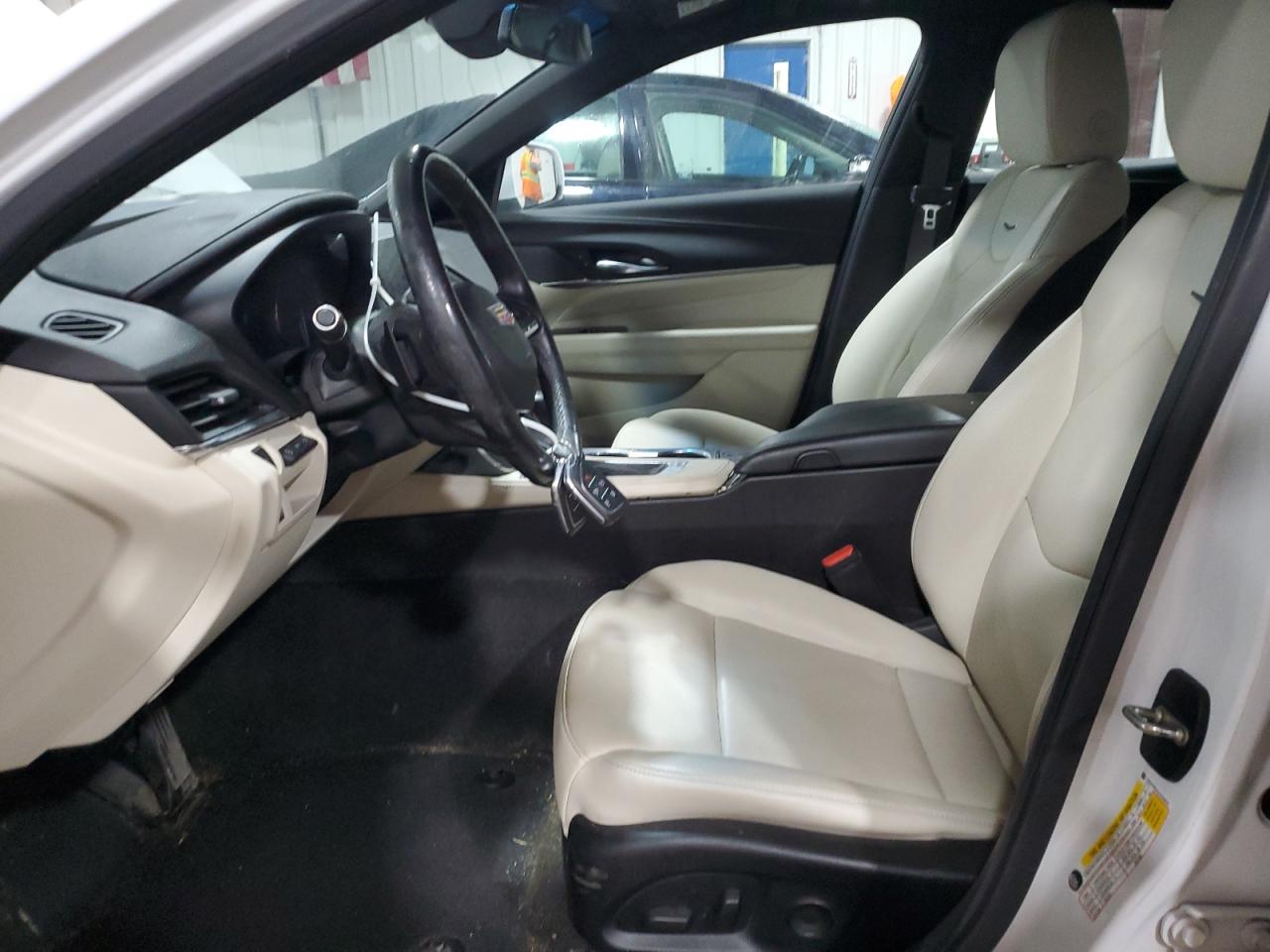 Cadillac CT4 Premium Luxury