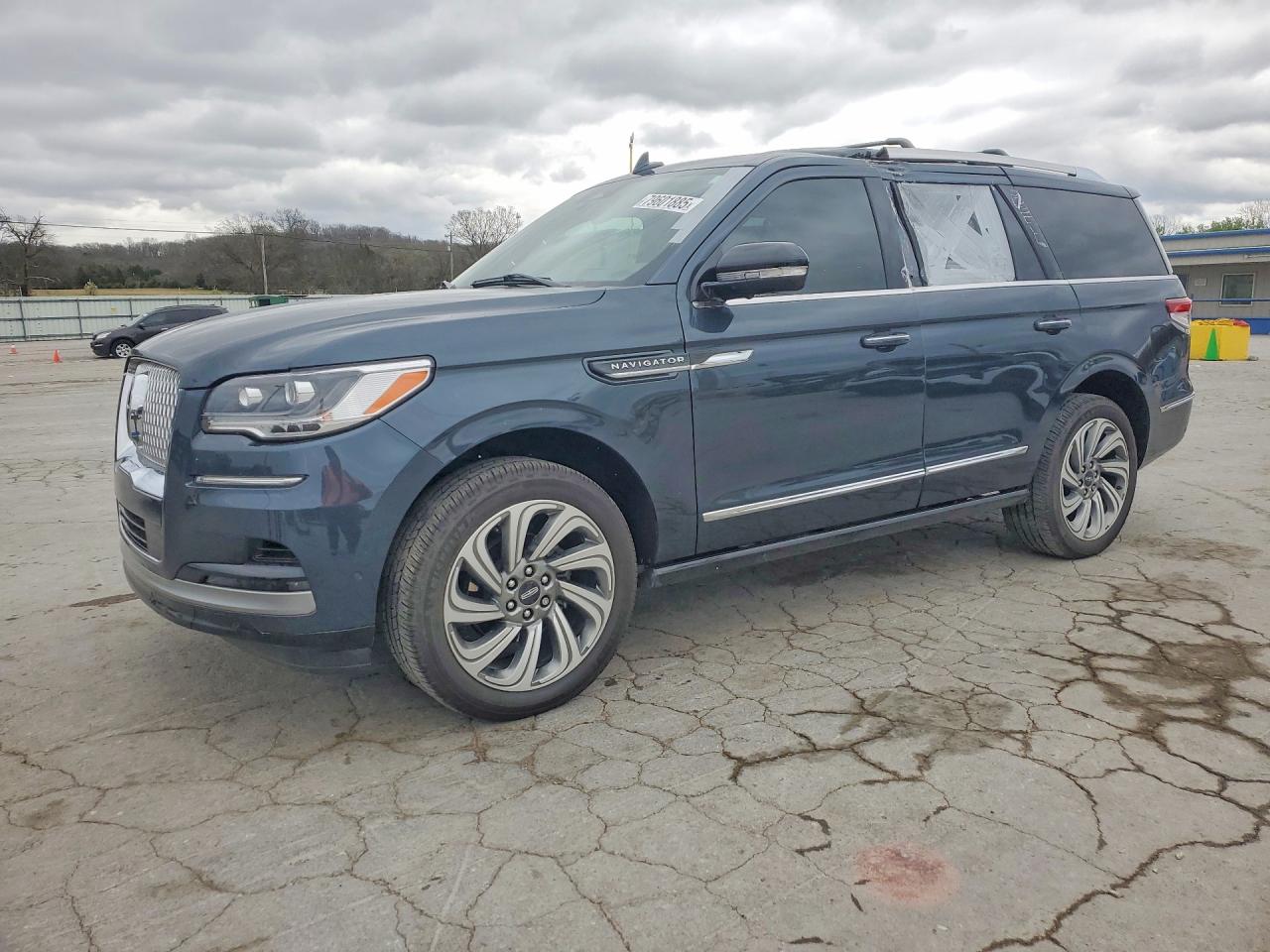 Salvage Lincoln Navigator Image