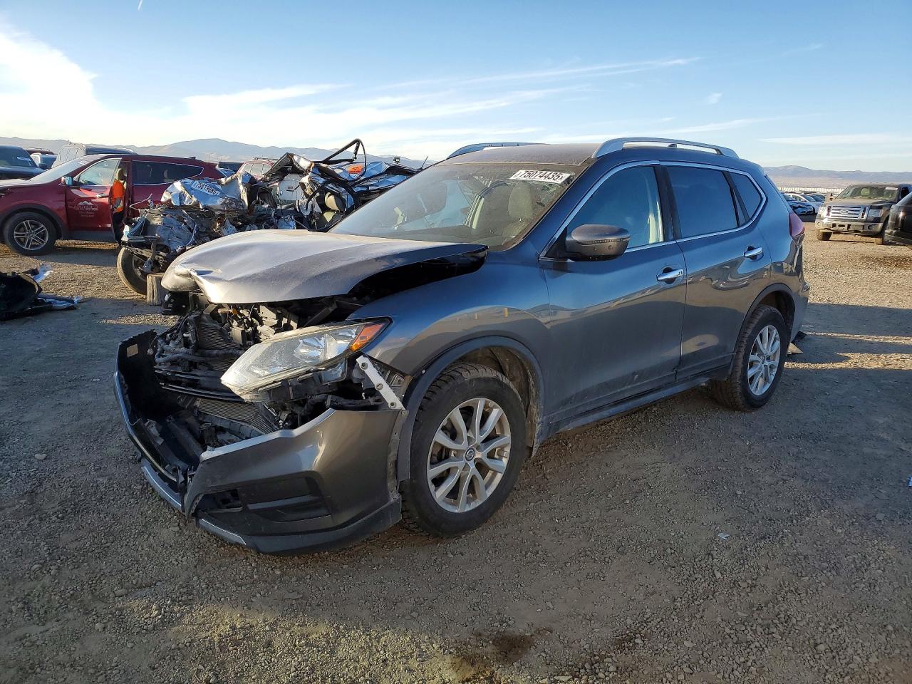 Salvage Nissan Rogue Image
