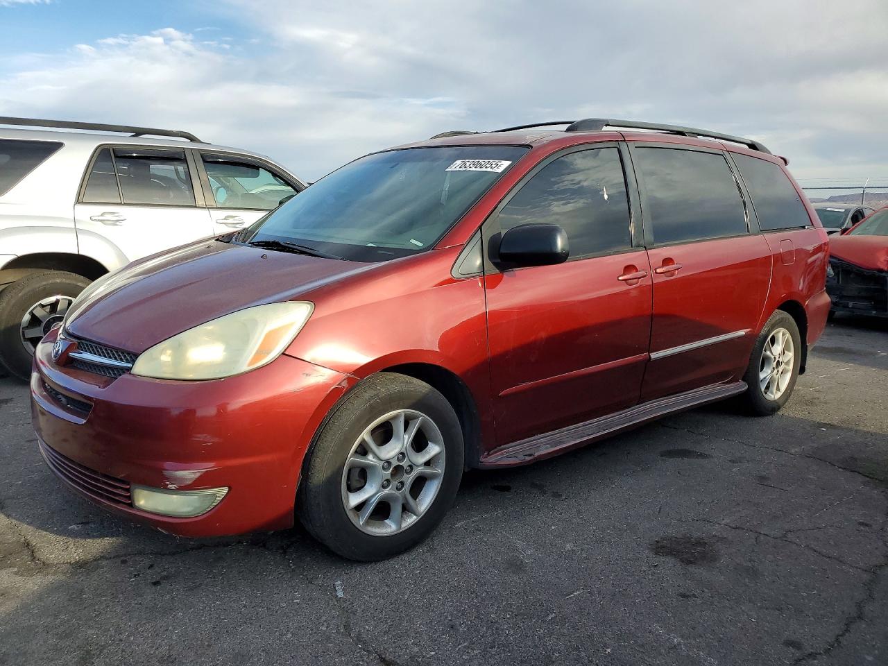 Salvage Toyota Sienna Image