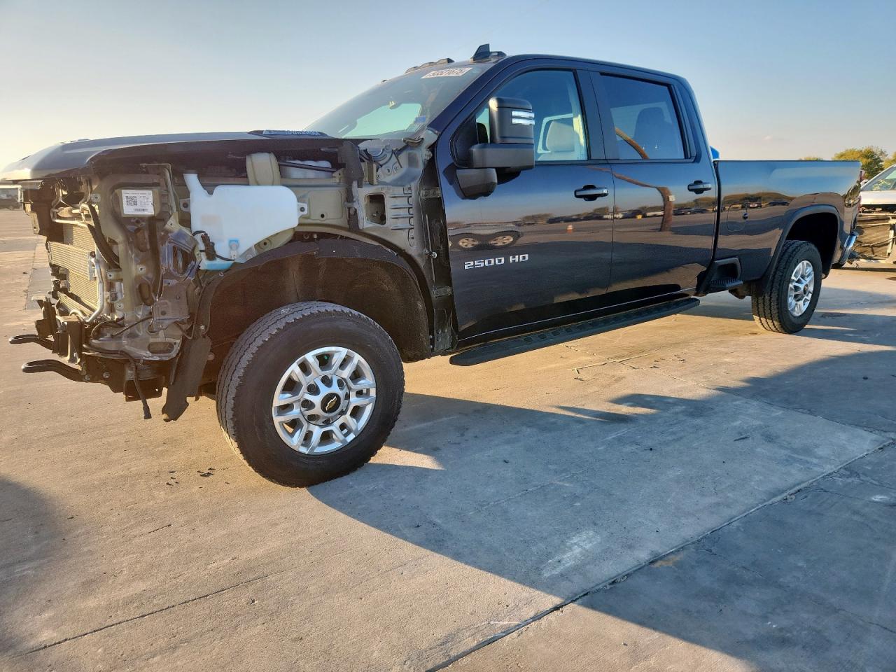 Salvage Chevrolet Silverado Image