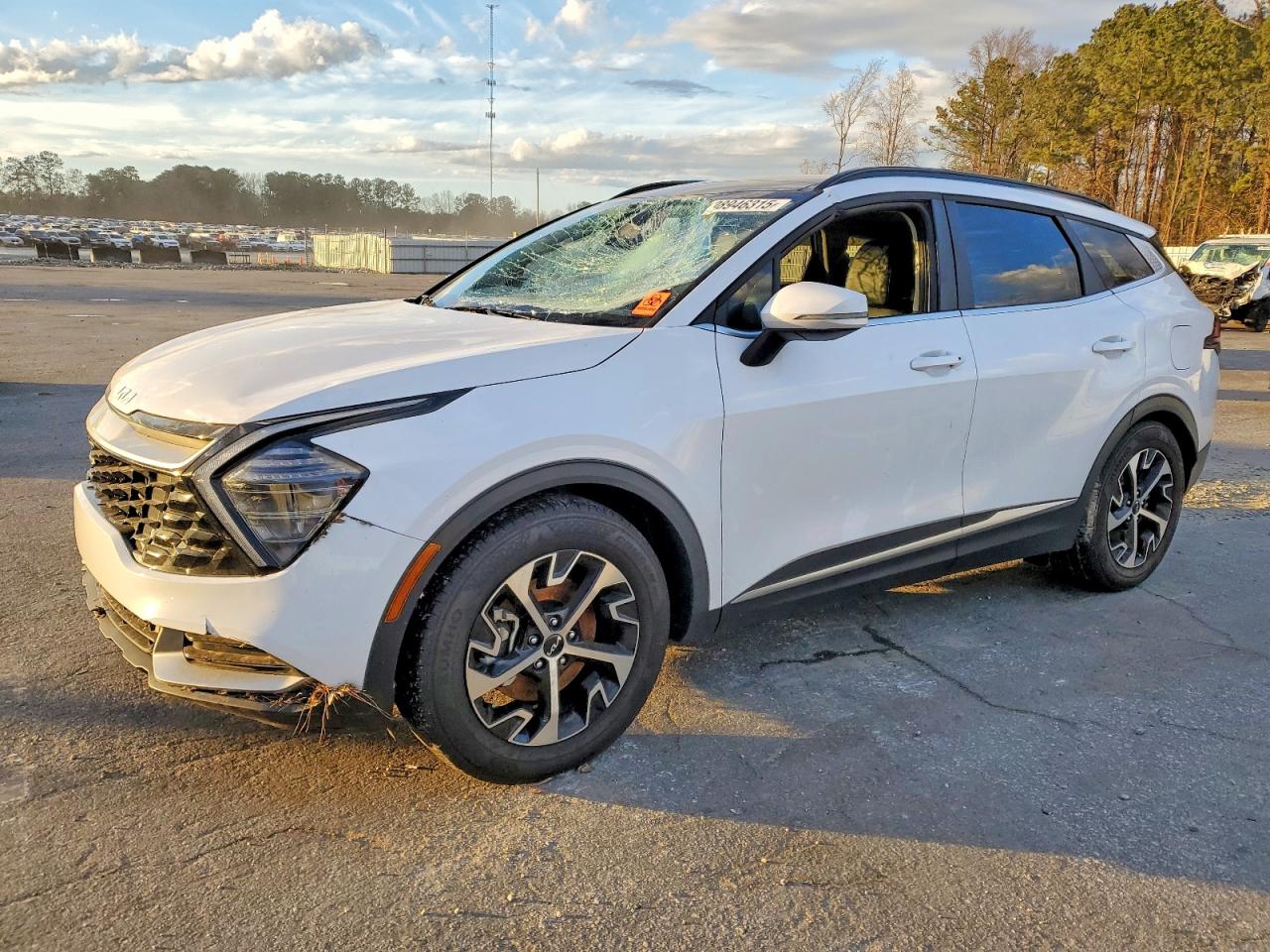 Salvage Kia Sportage Image