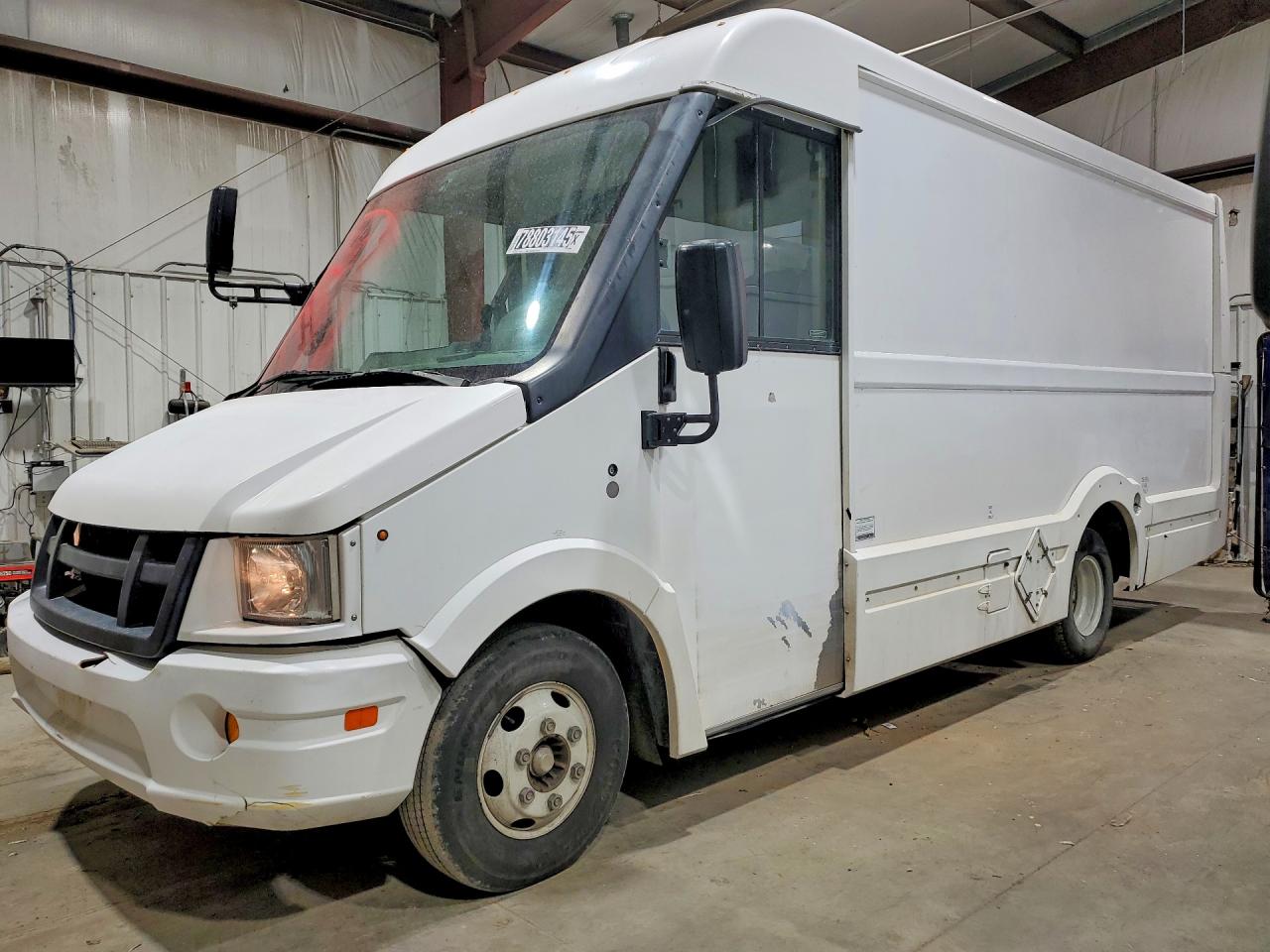 Salvage Isuzu Npr Image