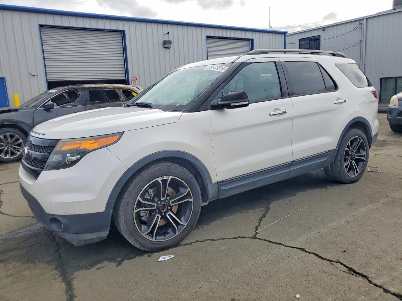 Salvage Ford Explorer Image