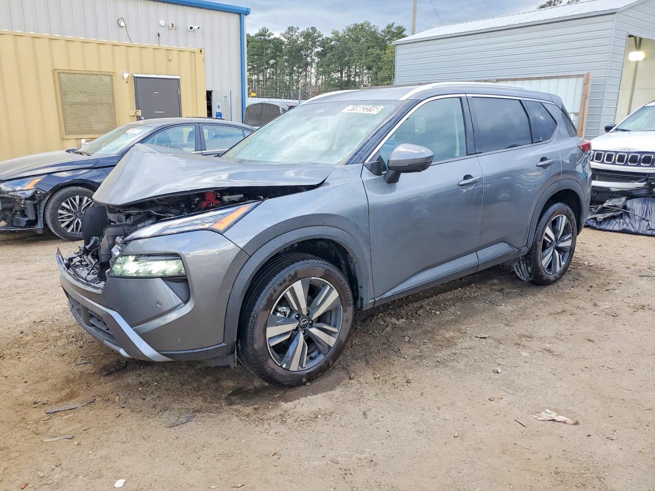 Salvage Nissan Rogue Image