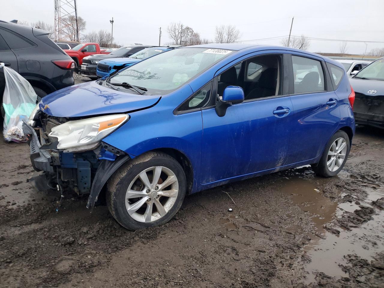 Salvage Nissan Versa Image
