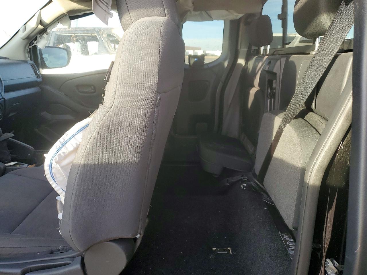 Nissan Frontier S