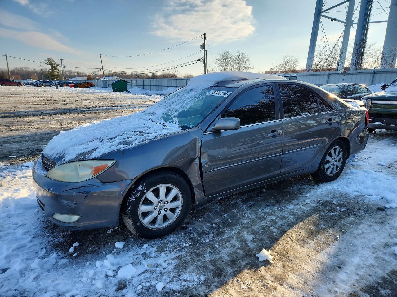 Salvage Toyota Camry Image
