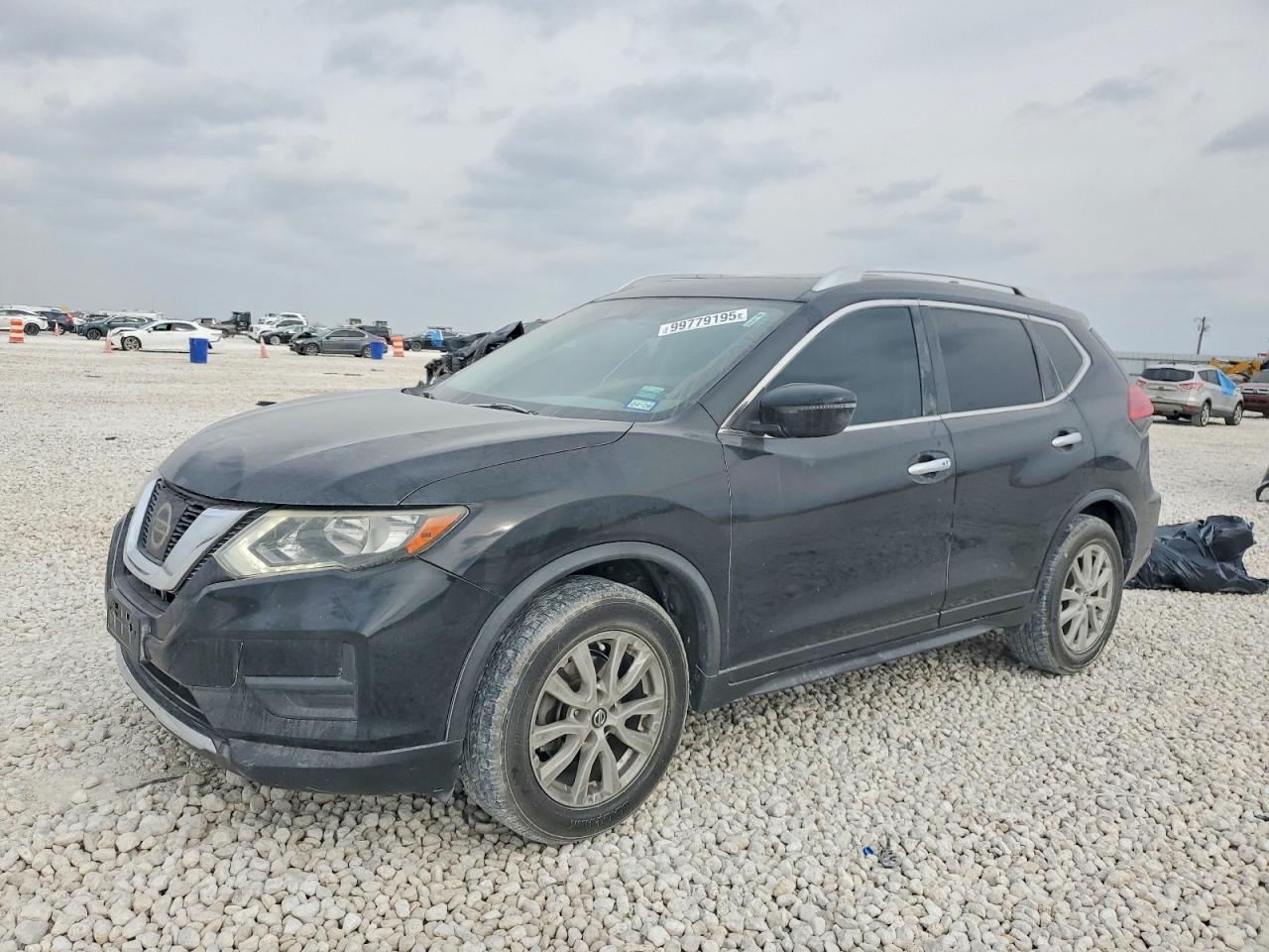 Salvage Nissan Rogue Image