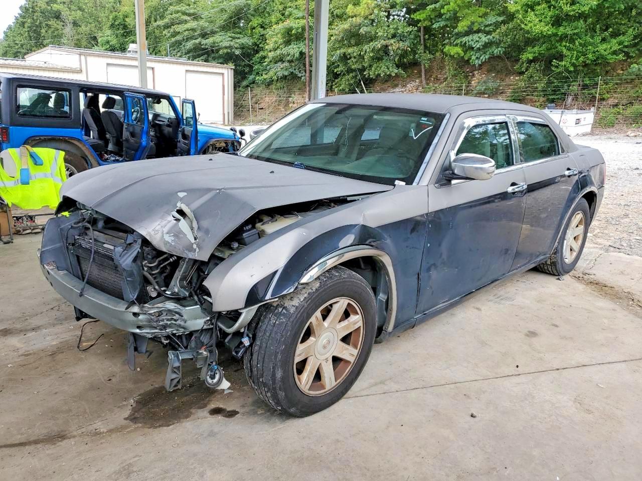 Salvage Chrysler 300 Image