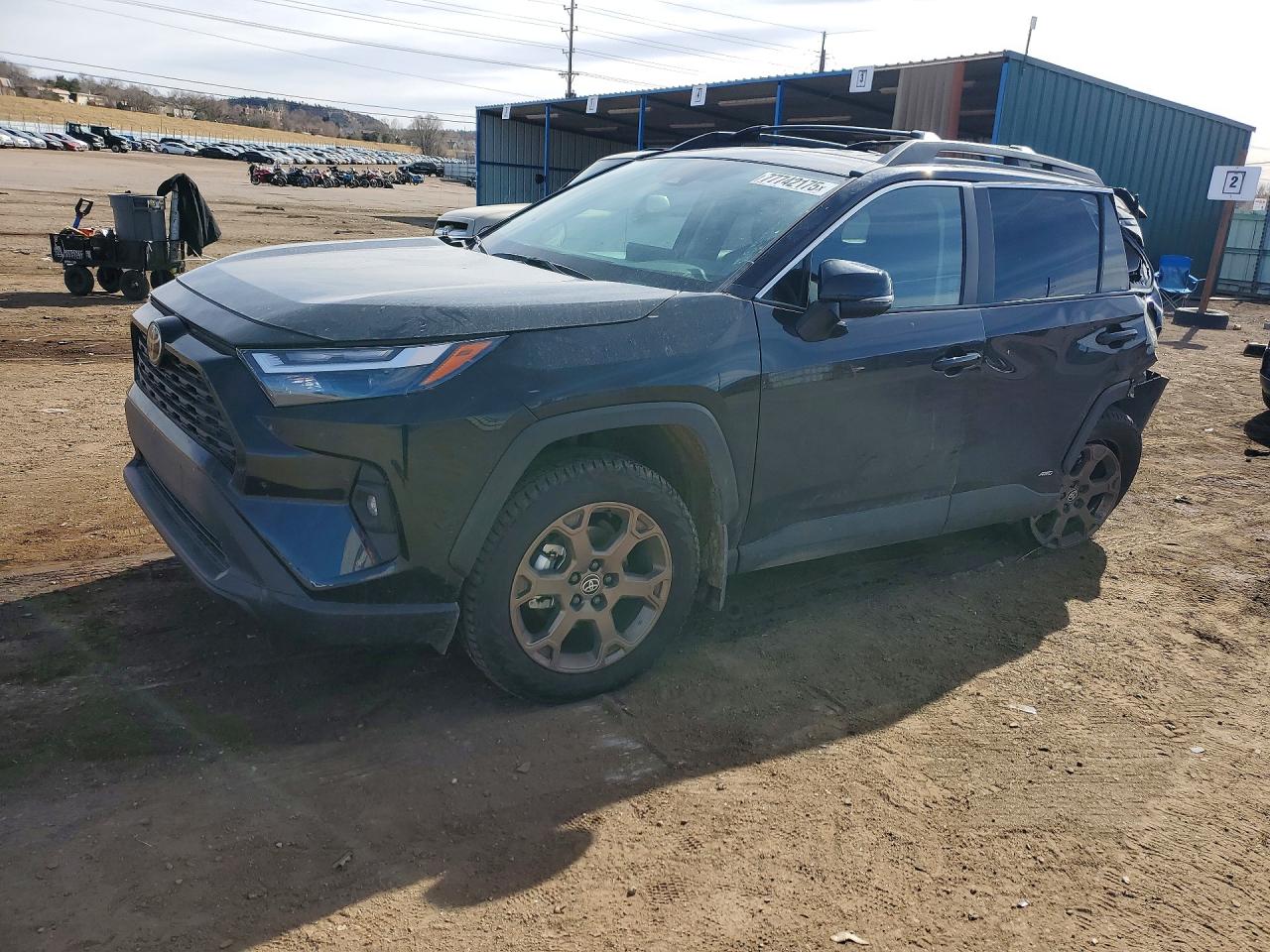 Salvage Toyota RAV4 Image