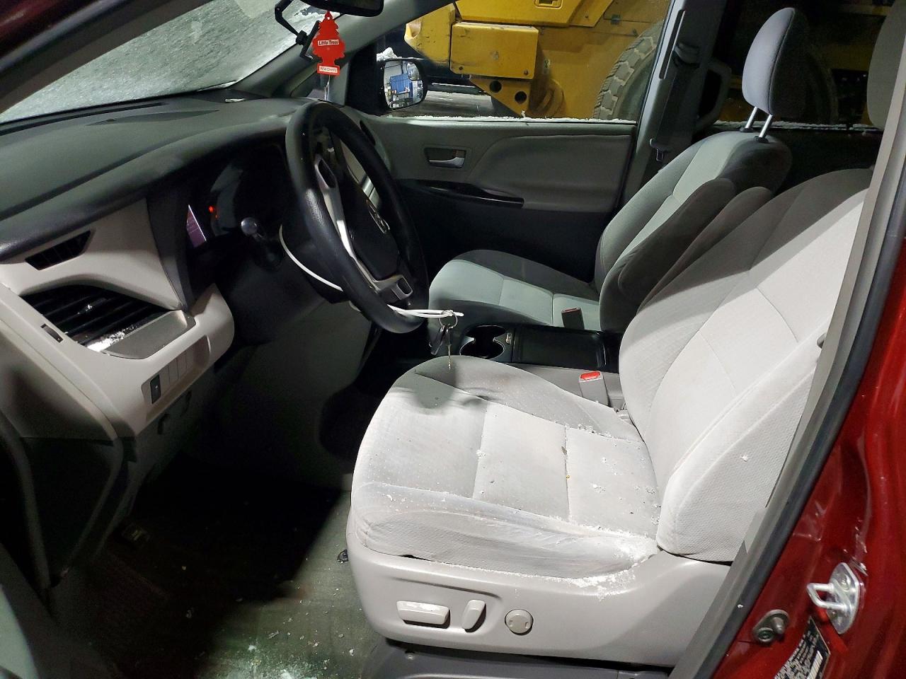 Toyota Sienna Le 8-passenger