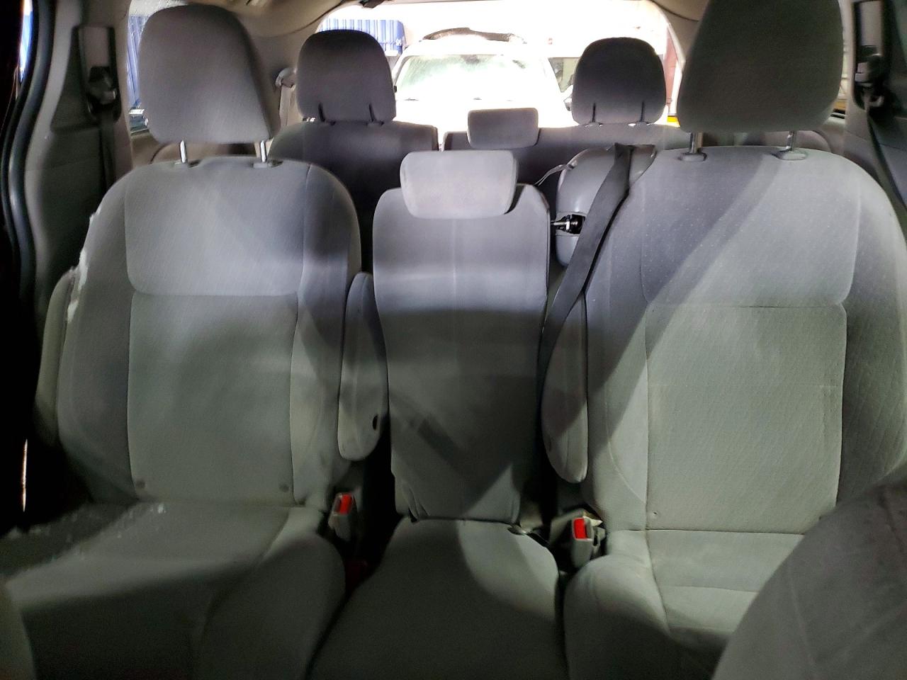 Toyota Sienna Le 8-passenger
