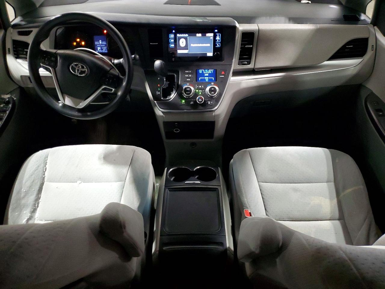 Toyota Sienna Le 8-passenger