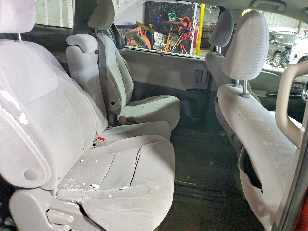 Toyota Sienna Le 8-passenger