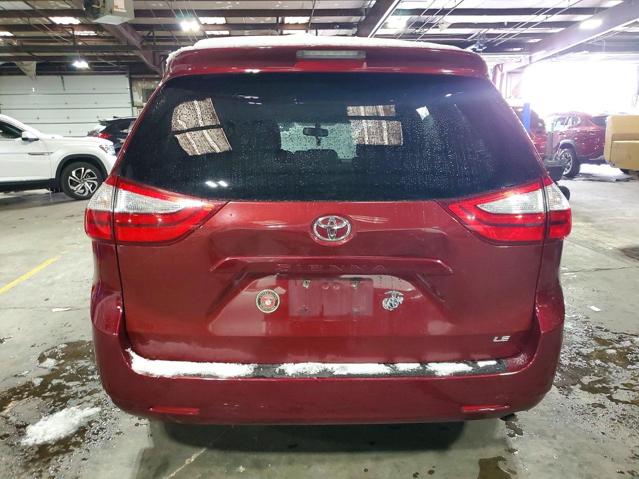 Toyota Sienna Le 8-passenger