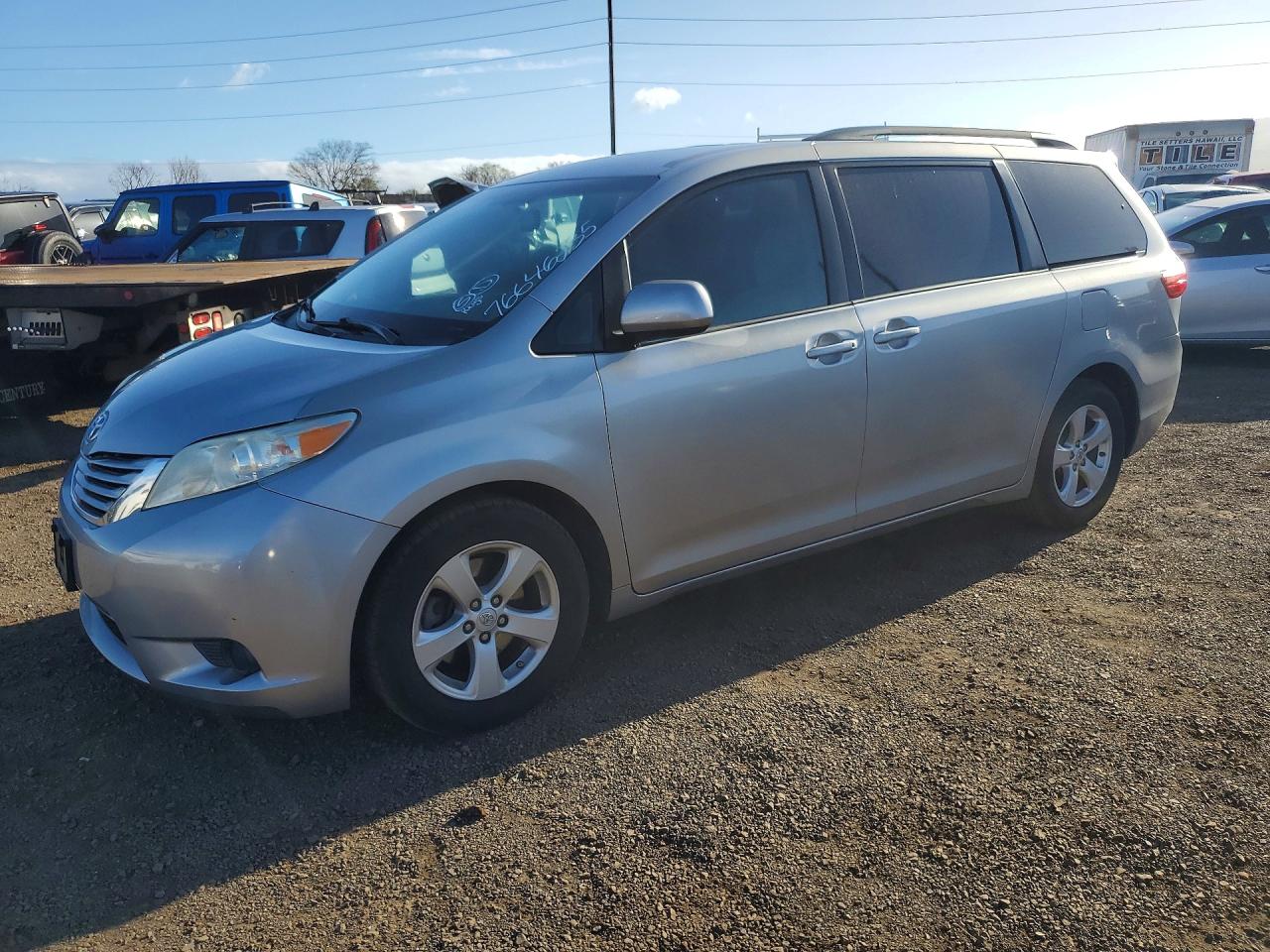 Salvage Toyota Sienna Image
