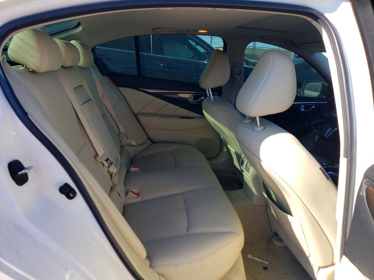 INFINITI Q50 Luxe