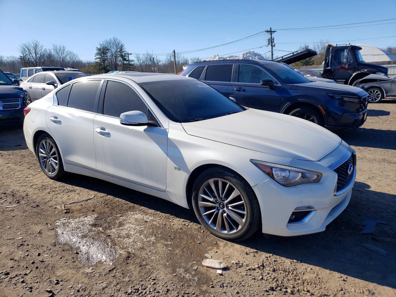 INFINITI Q50 Luxe