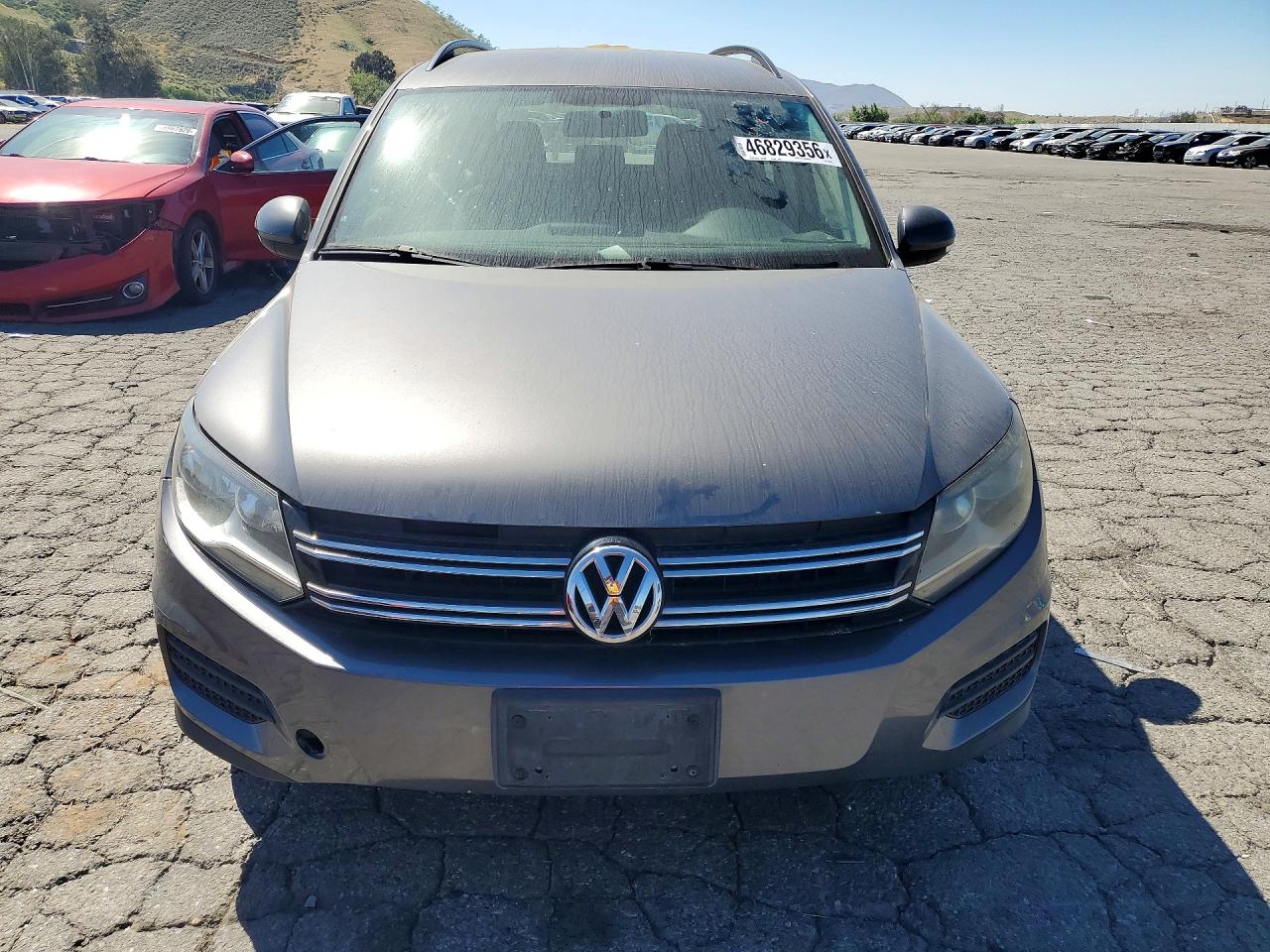 Volkswagen Tiguan S