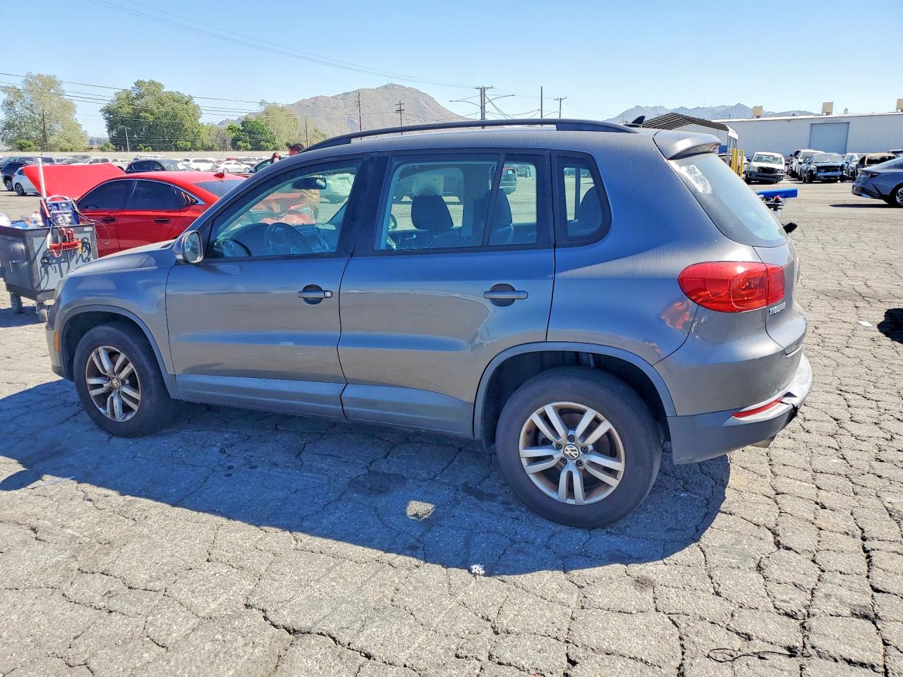 Volkswagen Tiguan S