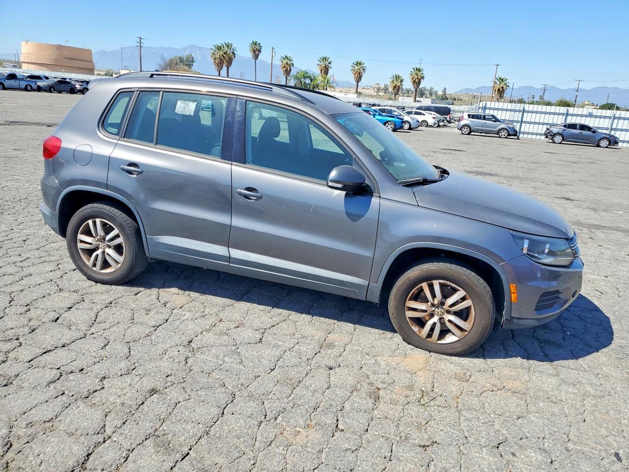 Volkswagen Tiguan S