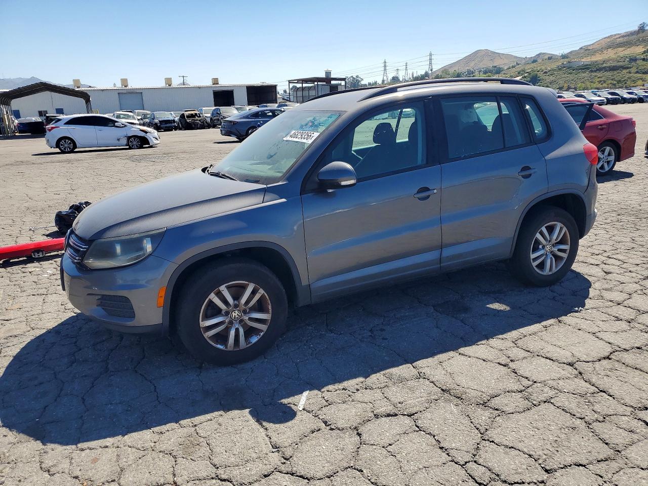 Salvage Volkswagen Tiguan Image