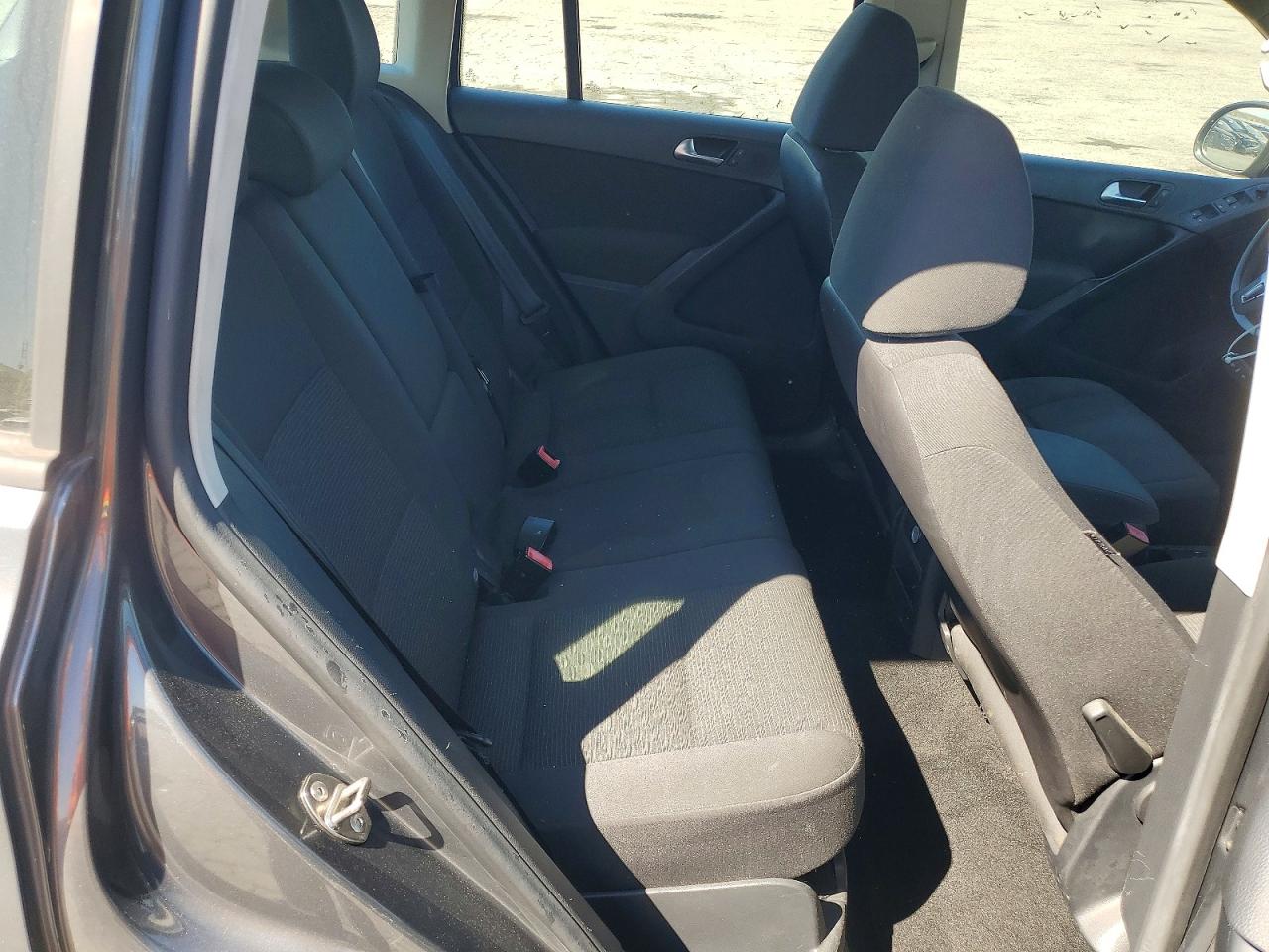 Volkswagen Tiguan S
