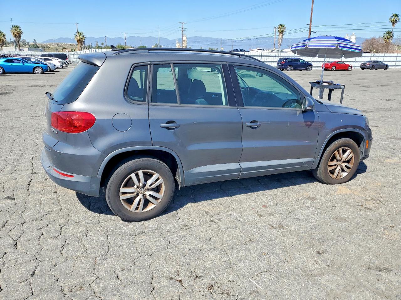 Volkswagen Tiguan S
