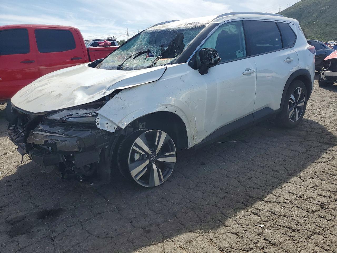 Salvage Nissan Rogue Image