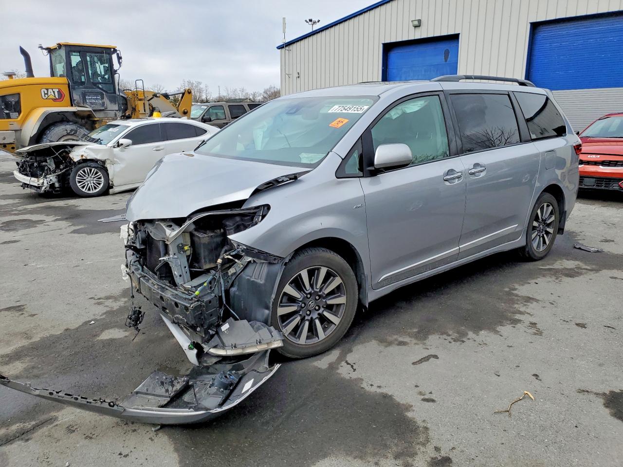 Salvage Toyota Sienna Image