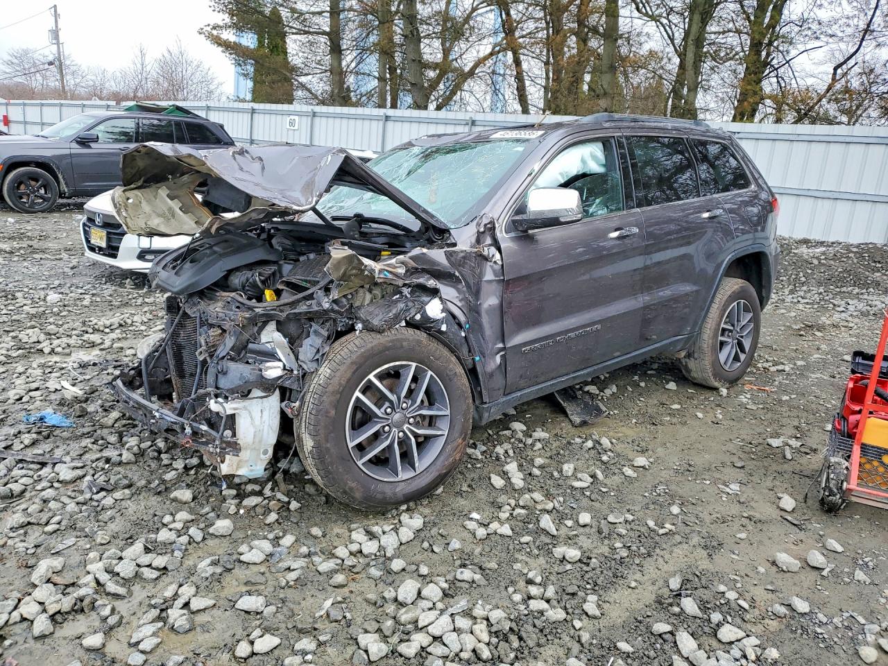 Salvage Jeep Cherokee Image