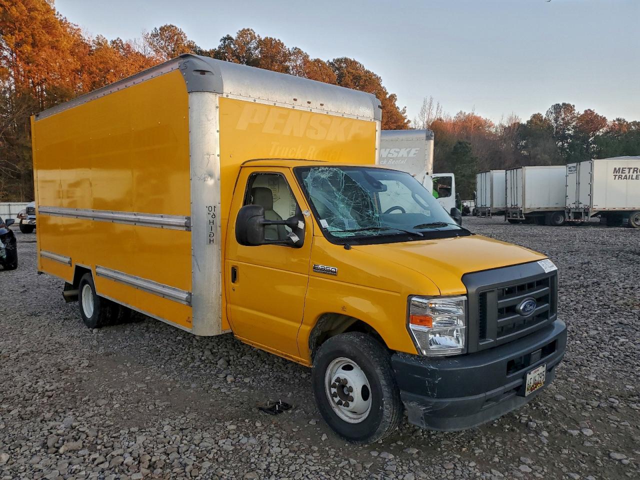 Salvage Ford E-350 Image