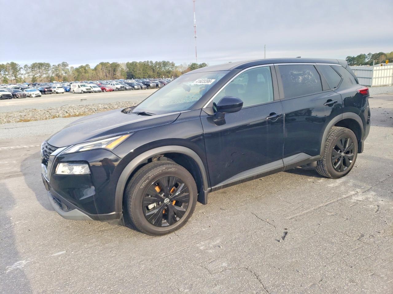 Salvage Nissan Rogue Image