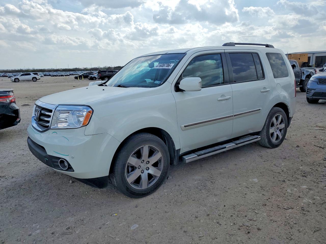 Salvage Honda Pilot Image