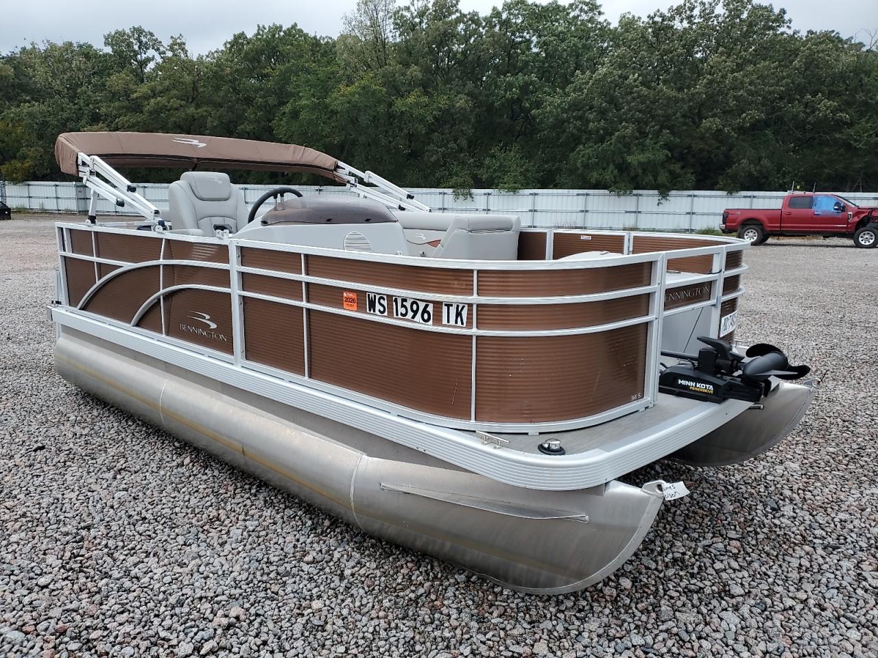 Salvage Bennington Marine Pontoon Image