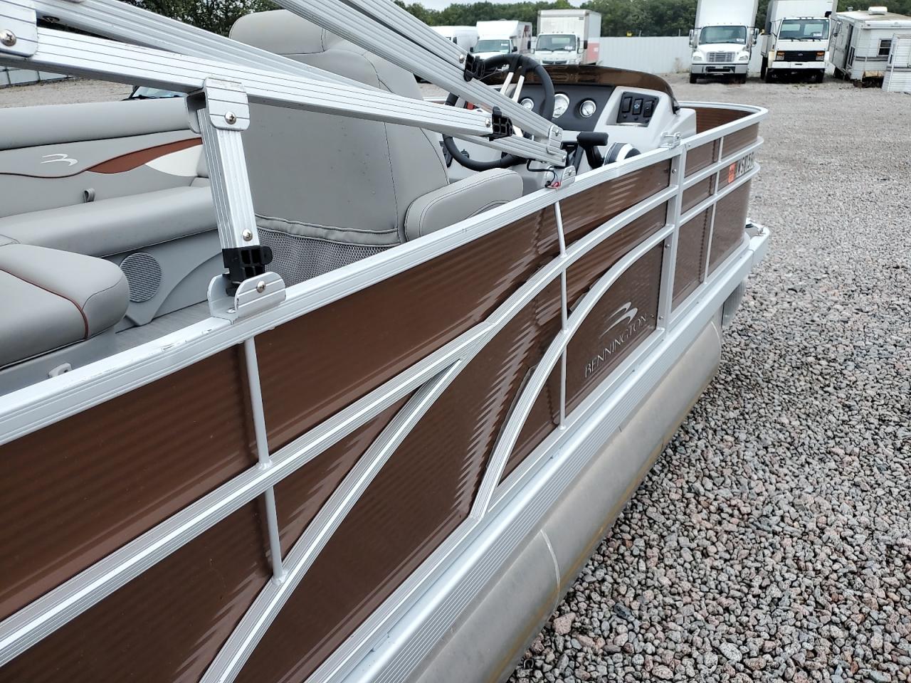 Bennington Marine Pontoon