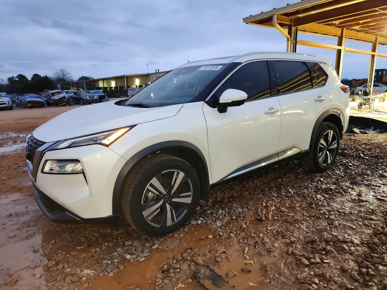 Salvage Nissan Rogue Image
