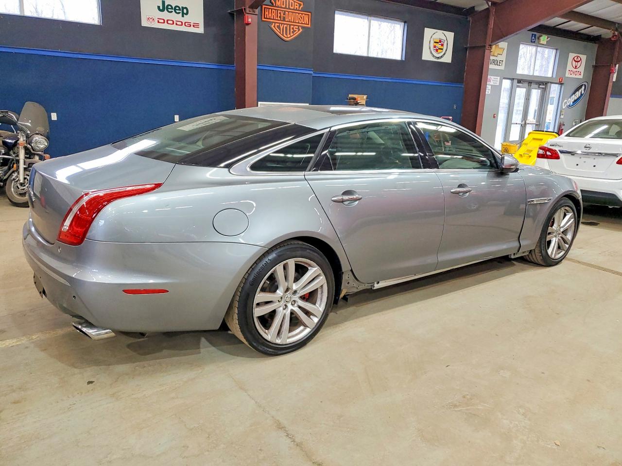 Jaguar XJ