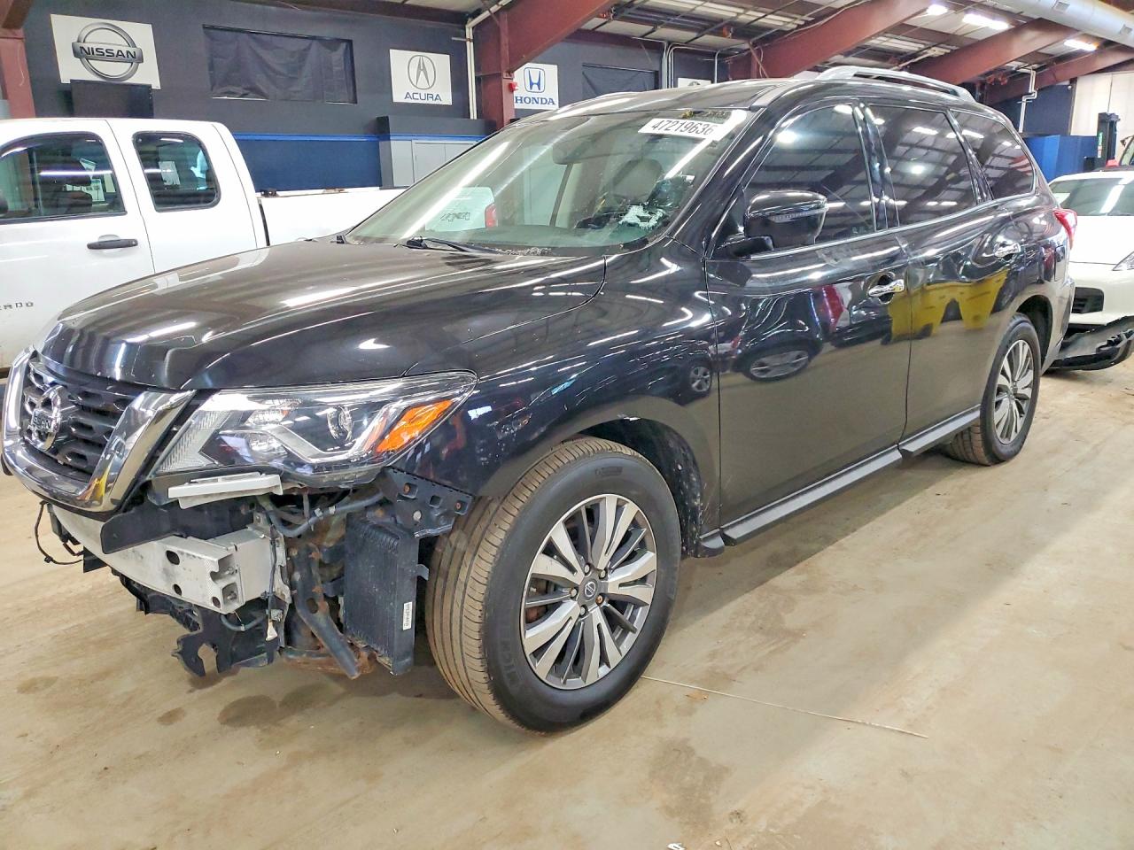 Salvage Nissan Pathfinder Image
